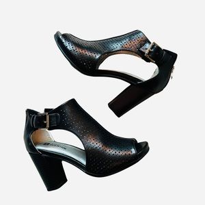 White Mountain - Black Heels